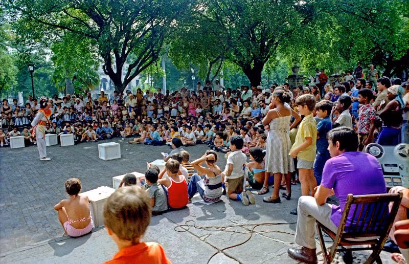 Một hoạt động trong chiến dịch nâng cao nhận thức về sốt xuất huyết dành cho trẻ em ở Havana. Ảnh: Alan Denney.