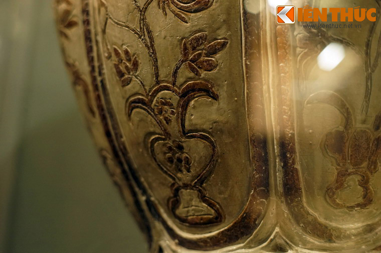 Điều này là bằng chứng về kinh nghiệm, kỹ thuật chế tác đỉnh cao và khả năng làm chủ nguyên liệu và nhiệt độ của nghệ nhân gốm đương thời.