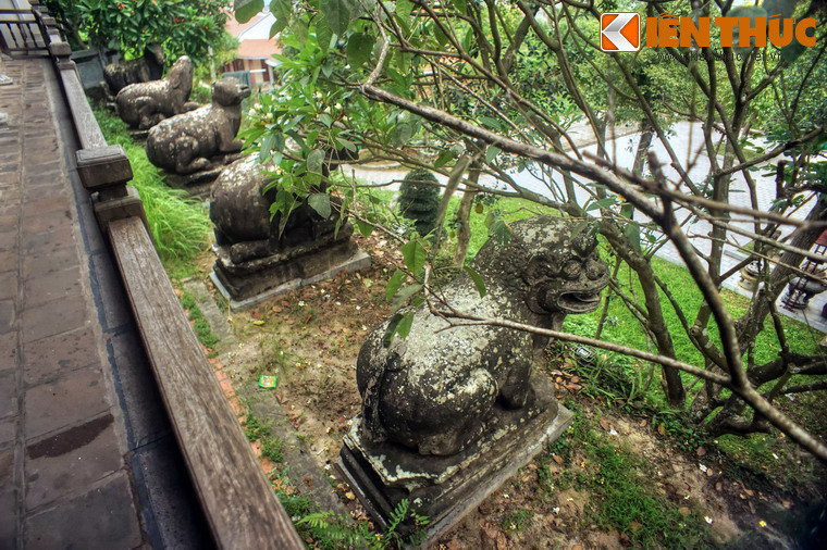 2. Chùa Phật Tích (xã Phật Tích, huyện Tiên Du, tỉnh Bắc Ninh) là nơi lưu giữ bộ tượng 10 linh thú có tuổi đời gần 1.000 năm của nhà Lý. Bộ tượng gồm 5 cặp ngựa, tê giác, trâu, voi, sư tử được xếp đối xứng nhau phía trước hành lang tòa Tam Bảo.