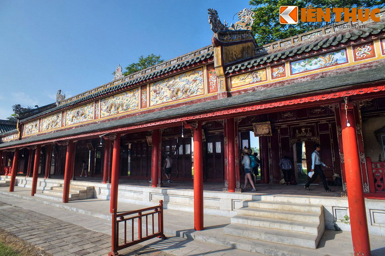 Theo khảo sát, trường lang gồm 23 đoạn hành lang với tổng chiều dài 903 mét, dùng làm đường dẫn kết nối toàn bộ các công trình kiến trúc cung điện trung tâm của hoàng cung triều Nguyễn.