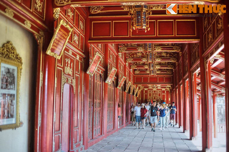 Hệ thống trường lang được xây dựng với kiến trúc đa dạng và phong phú, chia thành 3 dạng gồm: Trường lang, Dực lang và Hồi lang. Ngoài ra còn có Vạn tự hồi lang ở vườn Thiệu Phương, một trong những vườn ngự của triều Nguyễn.