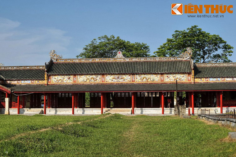 Đoạn hành lang được phục hồi gần đây nhất là Dực lang 3B, nằm ở phía bên phải điện Cần Chánh. Công trình này được khánh thành vào cuối tháng 4/1916.