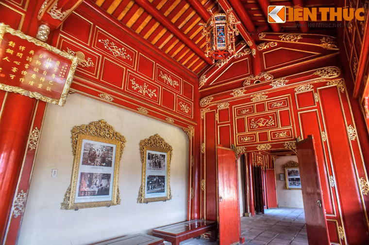 Từ đó đến nay, Dực lang 3B được dùng làm nơi trưng bày hàng trăm hình ảnh tư liệu cùng 18 bài thơ của vua Minh Mạng được phục dựng trên nền vóc sơn mài.