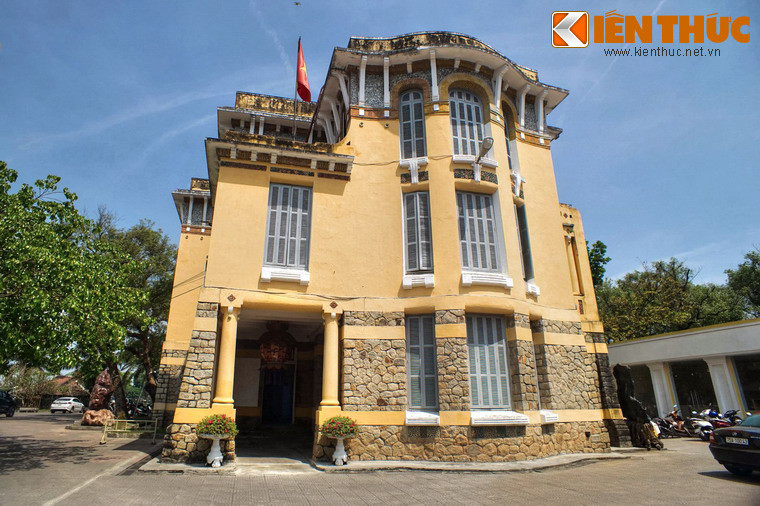 Theo GS.TS.KTS. Hoàng Đạo Kính, tuy ngày nay kiến trúc Pháp ở Huế đã bị hao hụt và pha tạp khá nhiều, song thành phần kiến trúc này vẫn chiếm giữ vai trò đặc biệt quan trọng trong quỹ kiến trúc của Huế, góp phần định đoạt diện mạo đô thị Huế.