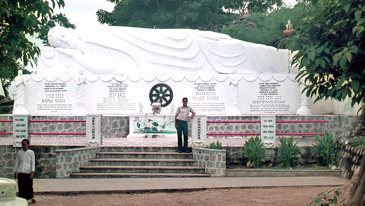 Tượng Phật nằm ở Thích Ca Phật Đài. Ảnh: Mike Vogt.