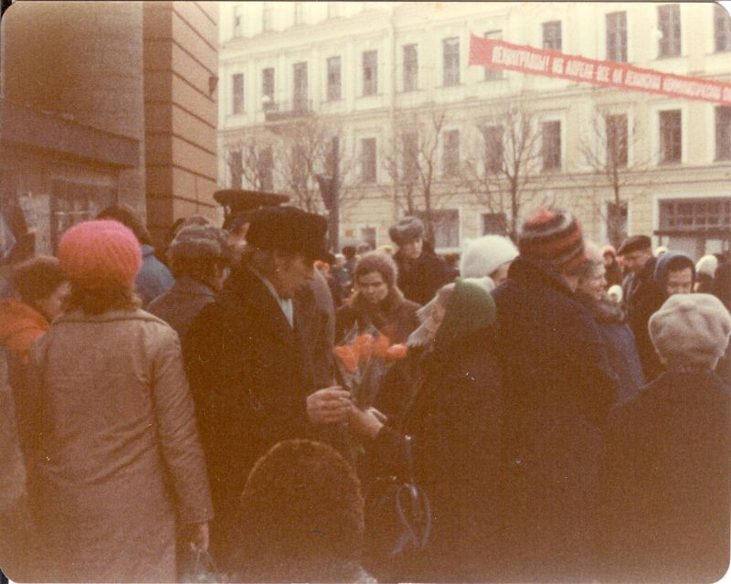 Bên ngoài ga tàu điện ngầm Vladimirskaya. Ảnh: Michael Neubert.