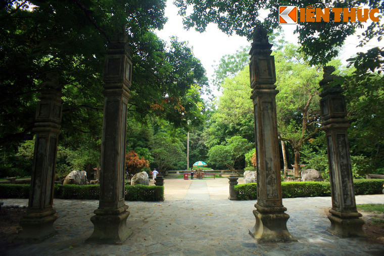 Nằm trong quần thể di tích Lam Kinh (huyện Thọ Xuân, tỉnh Thanh Hóa) lăng mộ vua Lê Thái Tổ (1385-1433) là nơi lưu giữ nhiều tượng đá cổ độc đáo, là những cổ vật quý giá của nền điêu khắc thời Hậu Lê.