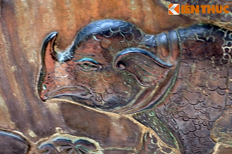 Nếu hình tượng tê giác ở chùa Phật Tích và lăng mộ vua Lê mang ý nghĩa tâm linh thì tê giác được khắc ở Cửu Đỉnh với tư cách một sản vật quý giá của nước Việt.