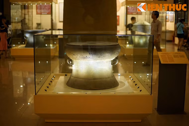 Trong các trống đồng Đông Sơn đang được lưu giữ ở Việt Nam, trống đồng Hoàng Hạ được coi là chiếc trống "Á hậu", với vẻ đẹp chỉ đứng sau trống đồng Ngọc Lũ. Hiện trống được trưng bày tại Bảo tàng Lịch sử Quốc gia ở Hà Nội.