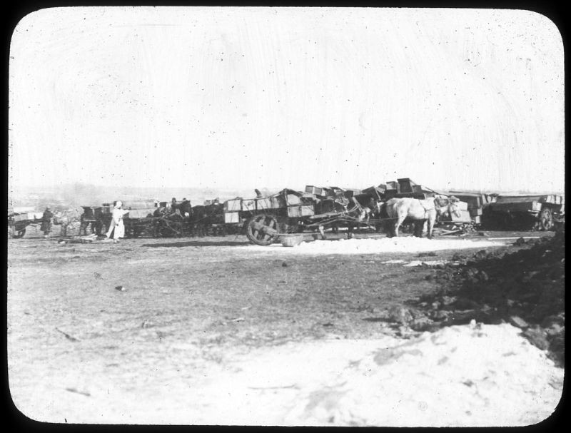 Quan tài chứa thi thể người chết do đại dịch được chở đến điểm hỏa táng ở Trường Xuân. Ảnh: Ralph Repo Flickr.