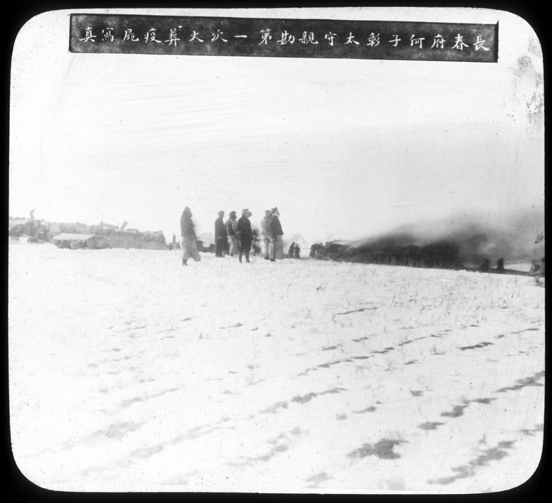 Những cỗ quan tài cháy rực trong buổi hỏa táng. Ảnh: Ralph Repo Flickr.