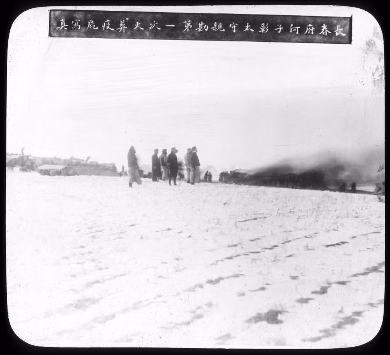 Những cỗ quan tài cháy rực trong buổi hỏa táng. Ảnh: Ralph Repo Flickr.