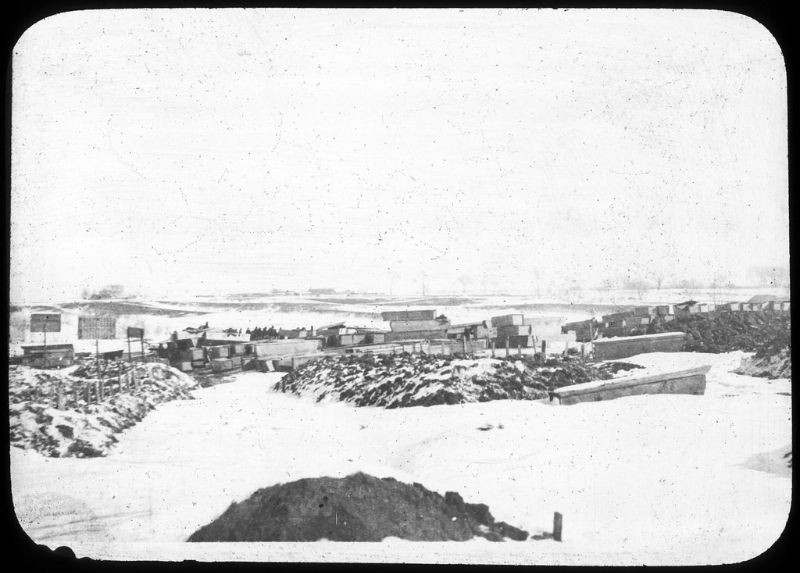 Nơi tập kết quan tài ở ngoài cổng thành Trường Xuân. Ảnh: Ralph Repo Flickr.