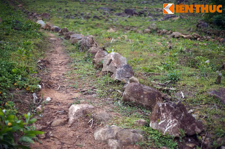 Kết quả các cuộc khai quật ở làng Thiên Xuân cho thấy có khả năng làng hình thành từ những cư dân gốc xứ Thanh Nghệ đến đây khẩn hoang vào thế kỷ 15, dưới triều đại Hồ Quý Ly.