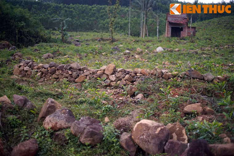 Sau khi vua Chăm Pa tiến quân chiếm lại Chiêm Động và Cổ Lũy Động nhân lúc nhà Minh xâm chiếm nước Việt, những cư dân bị kẹt lại ở vùng bán sơn địa này đã lập làng, xây thành cố thủ.