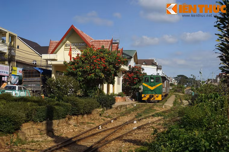 Tuyến đường sắt Ðà Lạt - Trại Mát có chiều dài 7 km, vốn là đoạn cuối của tuyến đường sắt Tháp Chàm - Ðà Lạt.