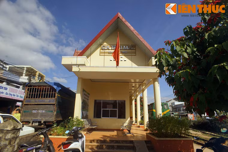 Nằm giữa ga Đà Lạt và ga Đa Thọ, ga Trại Mát được xây vào đầu thập niên 1930. Nằm ở độ cao 1.550 mét so với mực nước biển, đây là ga cao nhất trên toàn tuyến đường sắt Phan Rang - Đà Lạt.