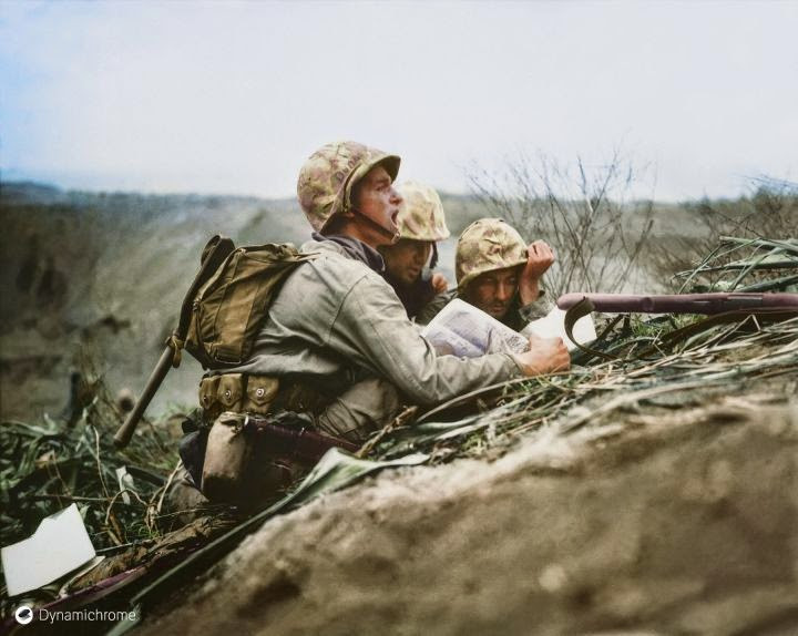 Lính Mỹ ở trận Iwo Jima thời Thế chiến II, 1945. Ảnh: Imgur.