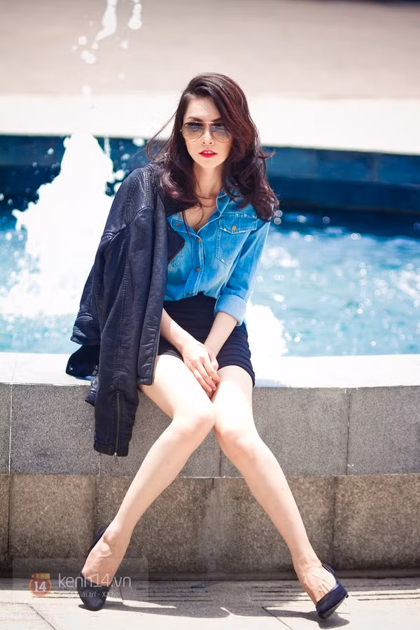 Nếu vào dịp 2/9 trời se lạnh hoặc có những cơn mưa, hãy chuẩn bị cho mình chiếc áo khoác mỏng bên ngoài để mix and match cho set đồ thêm hoàn hảo và giữ ấm cho mình.