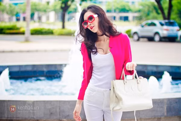 Một set đồ với áo ba lỗ, skinny rách và vest cũng phù hợp để đi chơi 2/9.