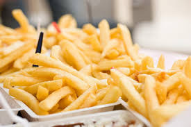 Còn nguyên nhân món khoai tây chiên của bạn không giòn do các thao tác khi sơ chế và chiên khoai của bạn thiếu một số bước và bí quyết cơ bản ...