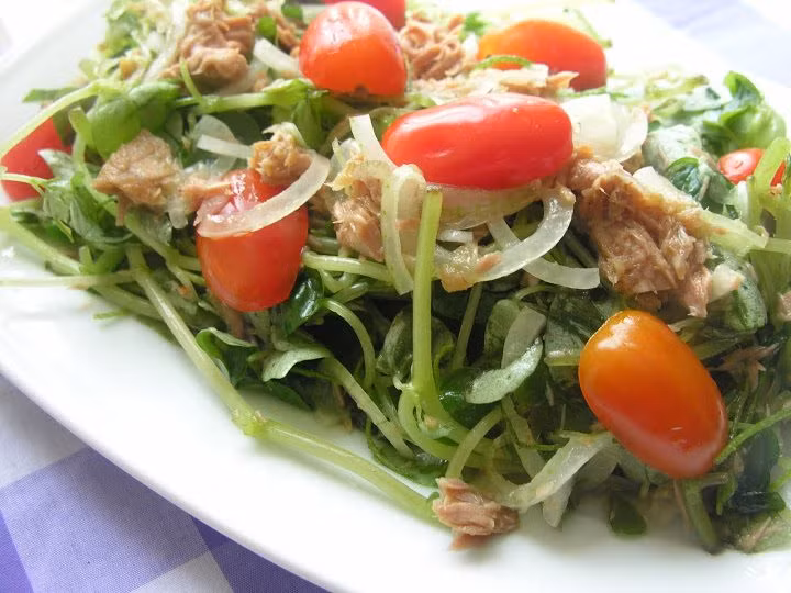 Rau càng cua trộn thịt bò. Trong thịt thăn ò, thịt ức bò và bắp bò lượng carb cực kỳ thấp 100g thịt bò có 0g carb tương đương trong cá nước ngọt. Khi trộn với rau càng cua cũng không hề làm lượng carb tăng lên nhưng khi ăn cực kỳ ngon miệng.