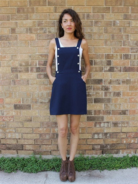 Váy yếm denim sẽ làm cho bạn vừa gợi cảm, vừa cá tính