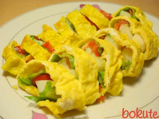 Trứng cuộn salat lại cũng cực kỳ phù hợp cho bữa tối.