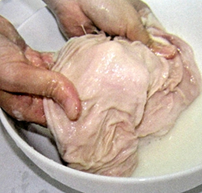 Món dạ dày lợn luộc của bạn lần nào cũng hôi dù bạn đã rửa rất kỹ, và dai nữa. Nguyên nhân thực ra rất đơn giản. 