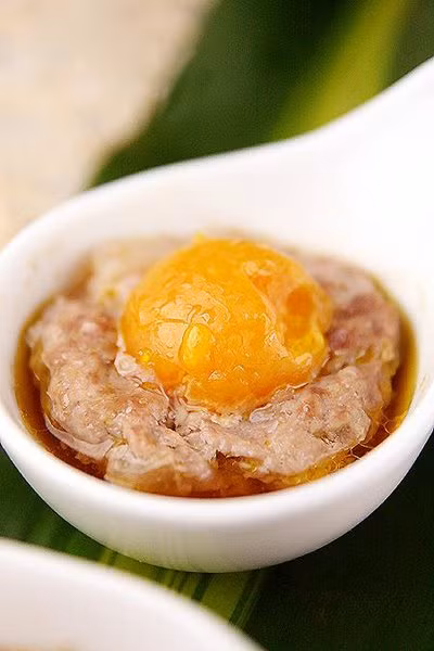 Thịt đỏ hấp trứng muối sẽ là bữa sáng tuyệt vời trong thực đơn low carb 7 ngày của bạn.