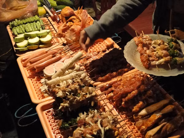 Tết Độc lập năm nay đúng vào giữa tuần nên người lao động không được nghỉ dài ngày. Với một ngày nghỉ lễ, bạn có thể tổ chức tiệc nướng ngoài trời. Cách chuẩn bị dưới đây sẽ giúp bạn tiết kiệm thời gian, vui vẻ và ngon miệng nhất.