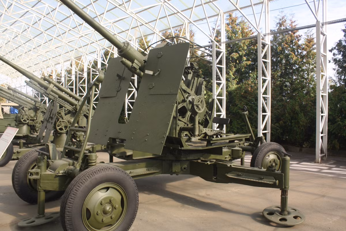 Công viên Chiến thắng nằm trên đồi Poklonnaya là nơi trưng bày các kỉ vật mà đa phần là kho vũ khí đã giúp Liên Xô giành thắng lợi trong cuộc Chiến tranh Vệ quốc Vĩ đại hồi Chiến tranh Thế giới 2. Ảnh: Pháo phòng không tầm thấp M1939 37mm đã tham gia bắn hạ nhiều máy bay phát xít.
