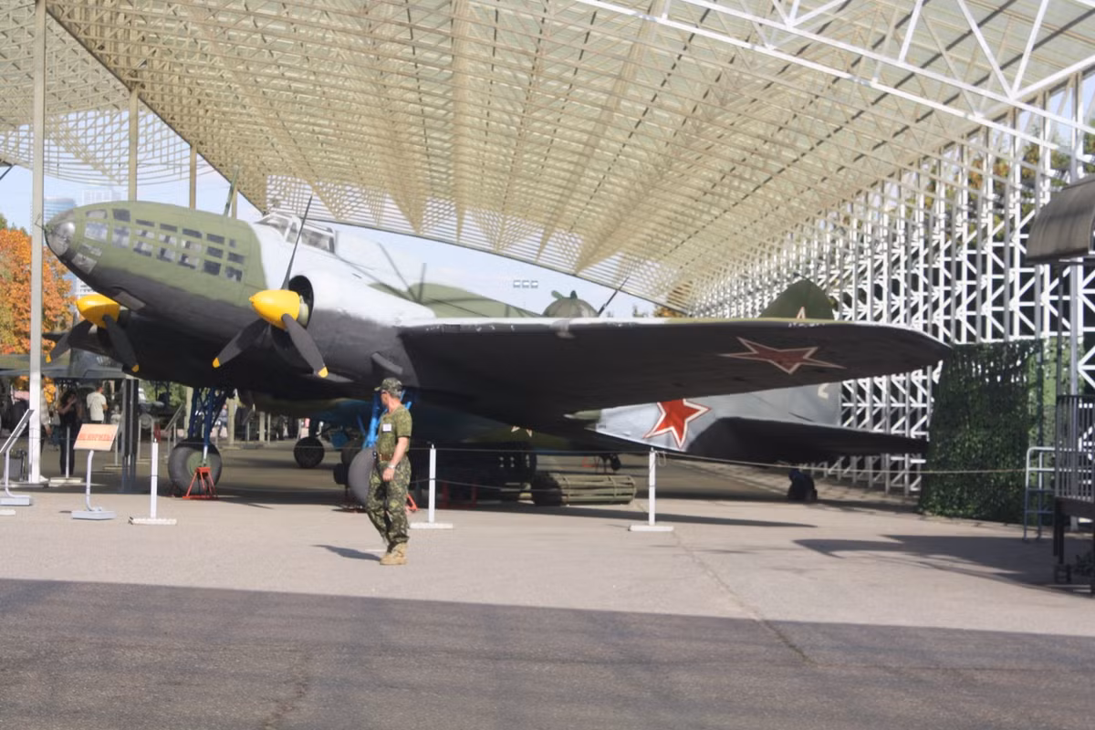 Bảo tàng này mở cửa vào ngày 9/5/1995 nhân dịp kỉ niệm 50 năm kết thúc Chiến tranh Thế giới 2. Ảnh: Máy bay ném bom Il-4 của Không quân Liên Xô trong CTTG 2.