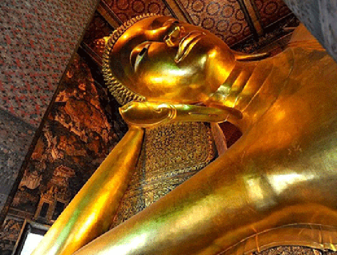 Bức tượng được biết kế độc đáo, trang trí cầu kì, chú trọng vào một số chi tiết như mắt, chân được chạm khắc ngọc trai.