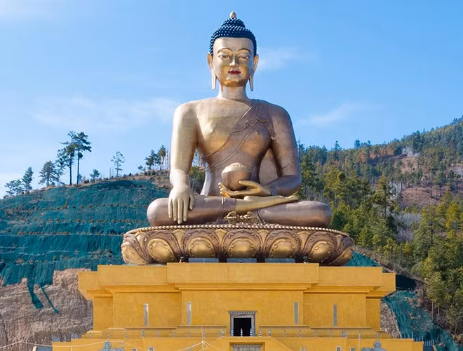 Đến với đất nước hạnh phúc nhất thế giới – Bhutan, du khách không nên bỏ qua một địa điểm hấp dẫn để chiêm ngưỡng tượng Phật ngồi khổng lồ ở quốc gia này.