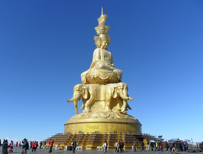 Và trong tổng thời gian 10 năm hoàn thành công trình, phần đỉnh tượng chiếm khoảng 2 năm nghiên cứu, chế tác của các kiến trúc sư.