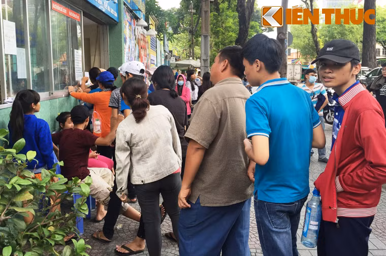 "Trước nhu cầu của khán giả quá đông xem vở diễn này, dự kiến sắp tới sân khấu sẽ tăng thêm xuất diễn để phục vụ", giám đốc Idecaf cho biết.