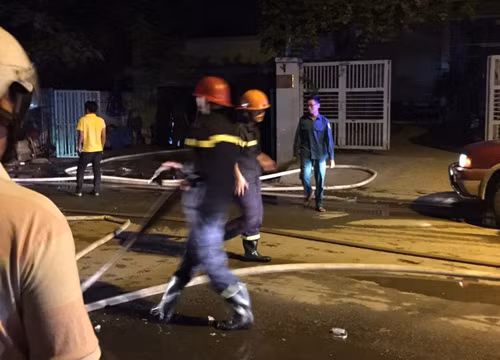 TP HCM: Hai vu chay trong dem, nhieu cu gia bi ket trong nha-Hinh-3