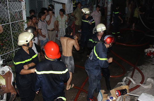 TP HCM: Hai vu chay trong dem, nhieu cu gia bi ket trong nha-Hinh-2