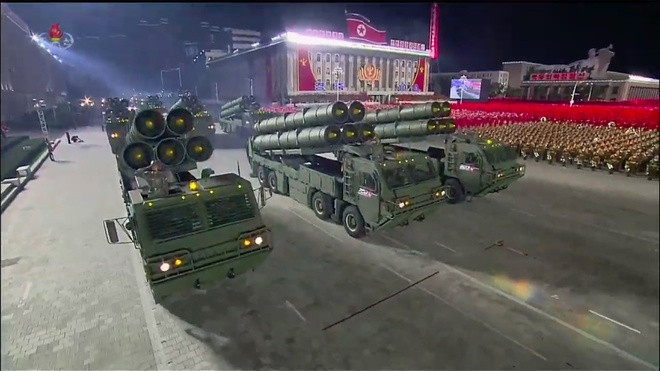 Tên lửa 600 mm của Triều Tiên cũng được phô diễn trong buổi duyệt binh. Ảnh: KCNA.