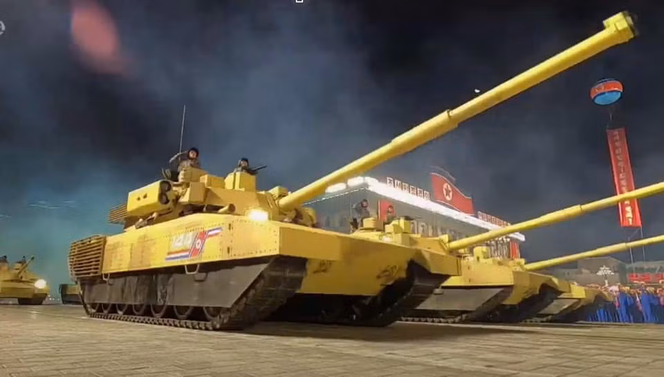 Mẫu xe tăng mới của Triều Tiên chưa từng được hé lộ trước đó. Ảnh: KCNA.