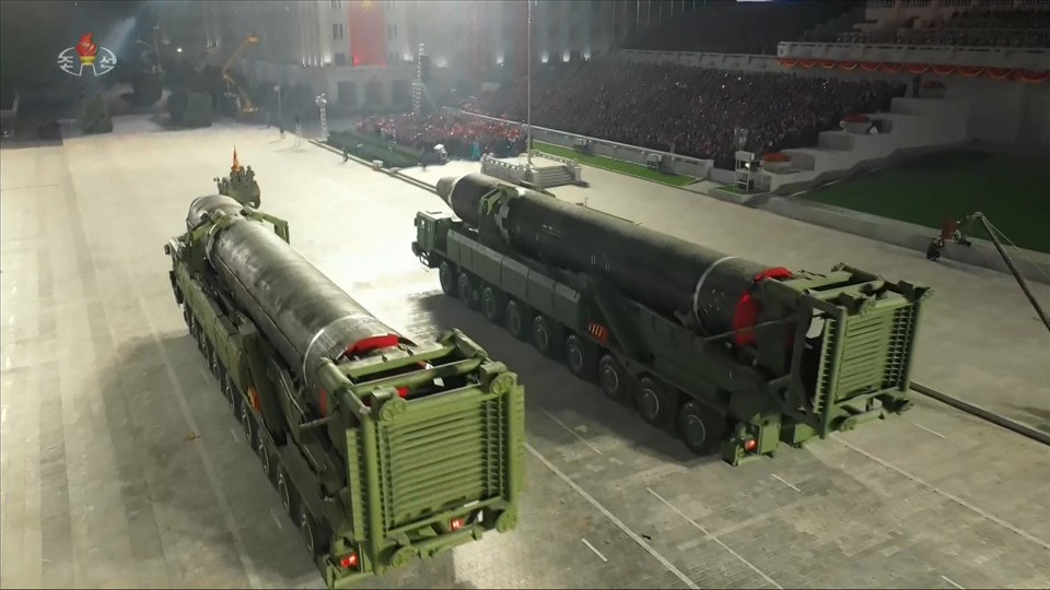 Một thành viên của Hội đồng Tham mưu trưởng Liên quân Hàn Quốc (JCS) cho biết: "Cần phải phân tích thêm để tìm hiểu các tính năng chính xác của ICBM mới được Triều Tiên tiết lộ. Đây có thể được gọi là phiên bản nâng cấp của Hwasong-15 hoặc Hwasong-16".