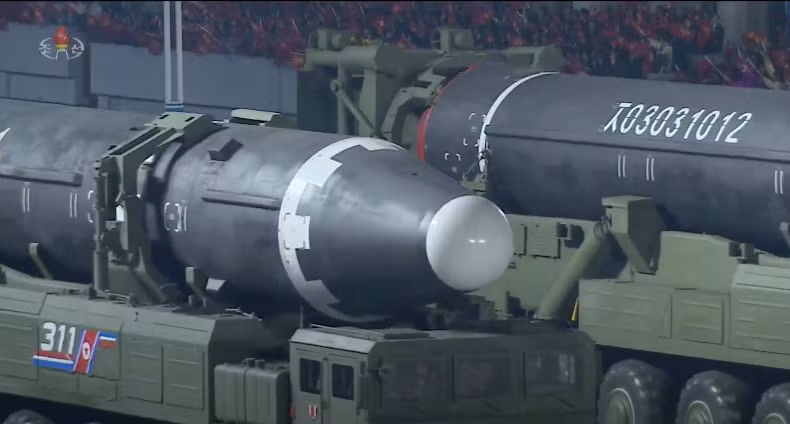 Điều gây chú ý là liệu ICBM mới có thể mang nhiều đầu đạn hay không vì Triều Tiên đang nỗ lực phát triển nhằm khiến tên lửa khó bị đánh chặn hơn.