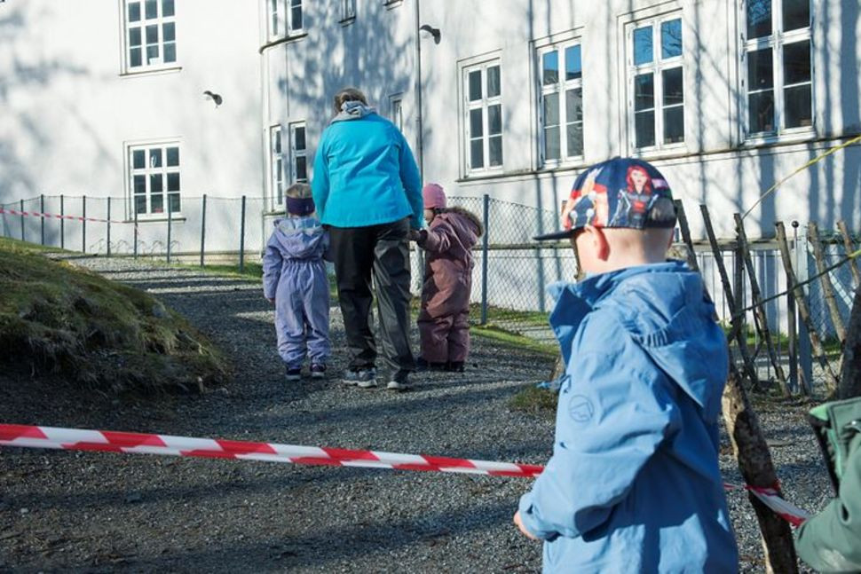 “Vào tháng 5, 6 và 7/2021, chúng ta ghi nhận tổng cộng 23.877 ca mắc, trong đó có 25 trường hợp tử vong”, chuyên gia Aavitsland nói với Nettavisen. Ảnh: Reuters.