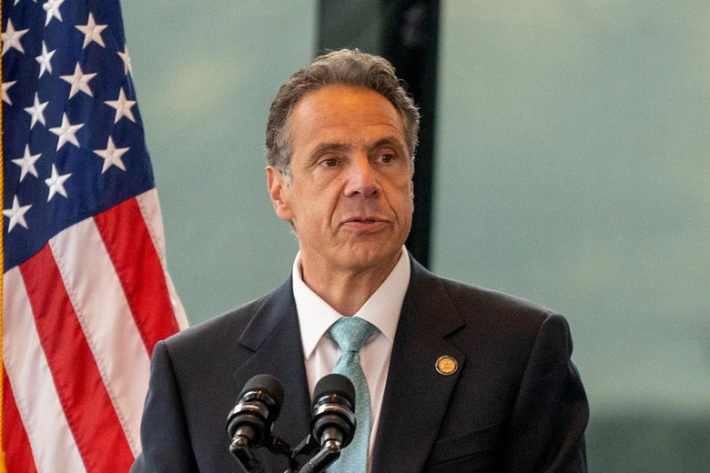 Ông Cuomo từng có thời gian ngắn làm việc tại Công ty luật Blutrich, Falcone &amp; Miller. Ông đã thành lập Công ty Nhà ở cho những người kém đặc quyền (HELP) vào năm 1986 và rời hãng luật để tập trung điều hành HELP vào năm 1988. Ảnh: SC.