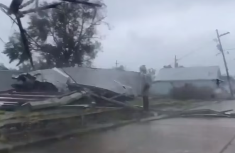 Theo Daily Mail, siêu bão Ida đổ bộ vào Mỹ hôm 29/8 (giờ địa phương), khiến khoảng 1 triệu người chịu cảnh mất điện ở miền nam Mississippi và Louisiana. (Nguồn ảnh: Daily Mail)