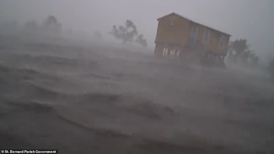 New Orleans và các khu vực xung quanh thành phố đã được đặt trong cảnh báo lũ quét vào tối 29/8.