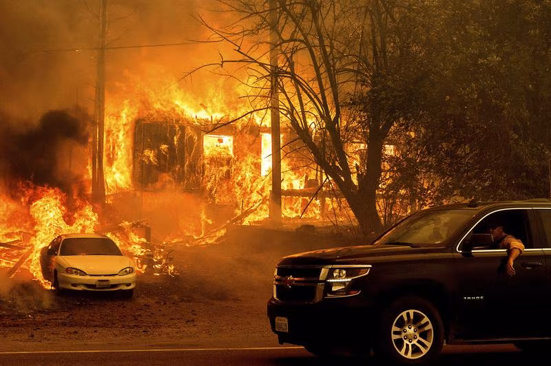 Canh chay rung khung khiep “xoa so” mot thi tran tai My-Hinh-2