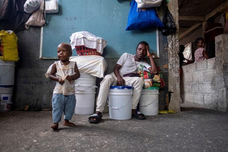 Cam canh cuoc song nguoi dan Haiti trong noi tru an tam bo-Hinh-9