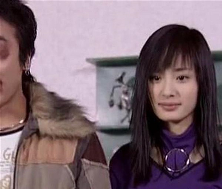 Đến năm 2004, sự nghiệp của cô thực sự rẽ hướng sang điện ảnh với vai Quách Tương trong "Thần điêu đại hiệp" của đạo diễn Vu Mẫn. Năm 2009, cô gây ấn tượng với vai Tuyết Kiến, đóng cặp với Hồ Ca trong phim truyền hình "Tiên kiếm kỳ hiệp 3". Năm 2011, bộ phim truyền hình "Cung tỏa tâm ngọc" mang tới thành công cho sự nghiệp phim ảnh của Dương Mịch. Cô được mệnh danh là "Nữ hoàng rating phim truyền hình 2012". Bộ phim "Tam sinh tam thế thập lý đào hoa" mà cô đóng giữ kỷ lục là bộ phim có lượt xem online cao nhất (52 tỷ lượt xem tính tới thời điểm tháng 6/2020).